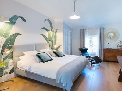 Estate with swimming pool and magnificent views of Cap d'Antibes and the surrounding countryside