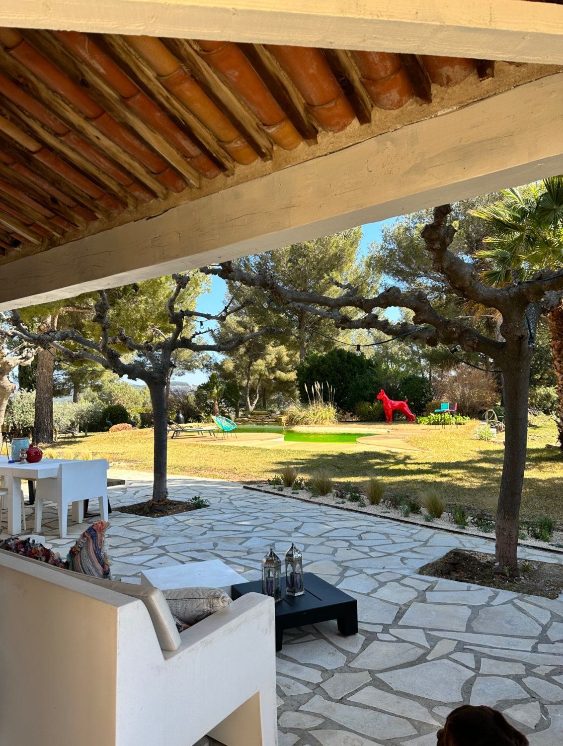 Domaine avec piscine et un grand parc