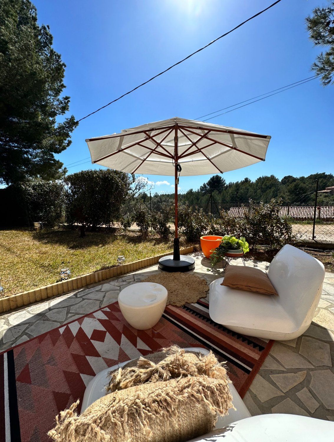 Domaine avec piscine et un grand parc
