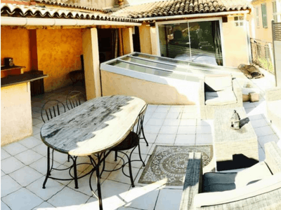 Cannes 4-Bedroom Apartment with Terrace – 5 Min from Palais, Events up to 60