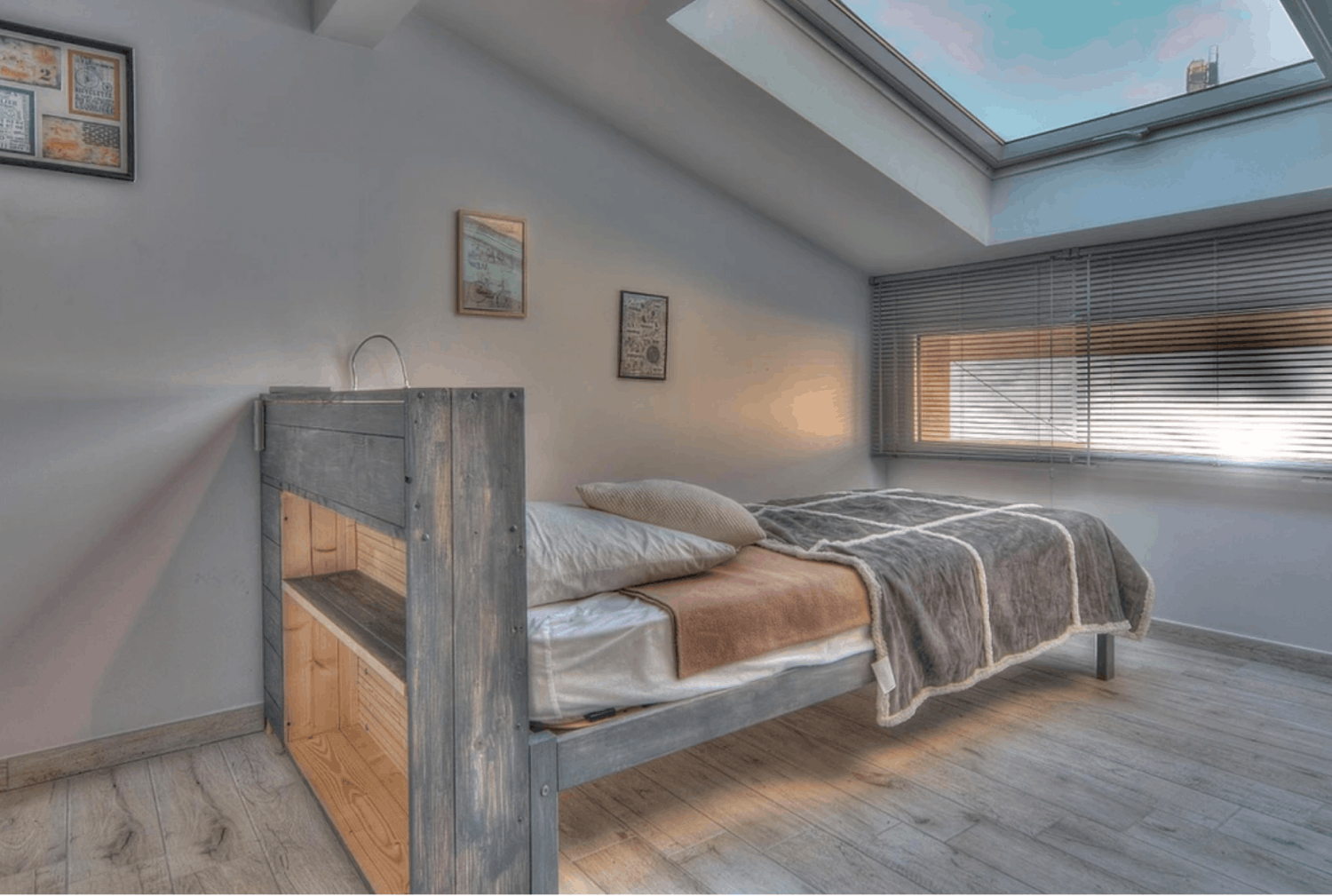 Cannes 2-Bedroom Apartment – 5 Min from Palais, Events up to 15