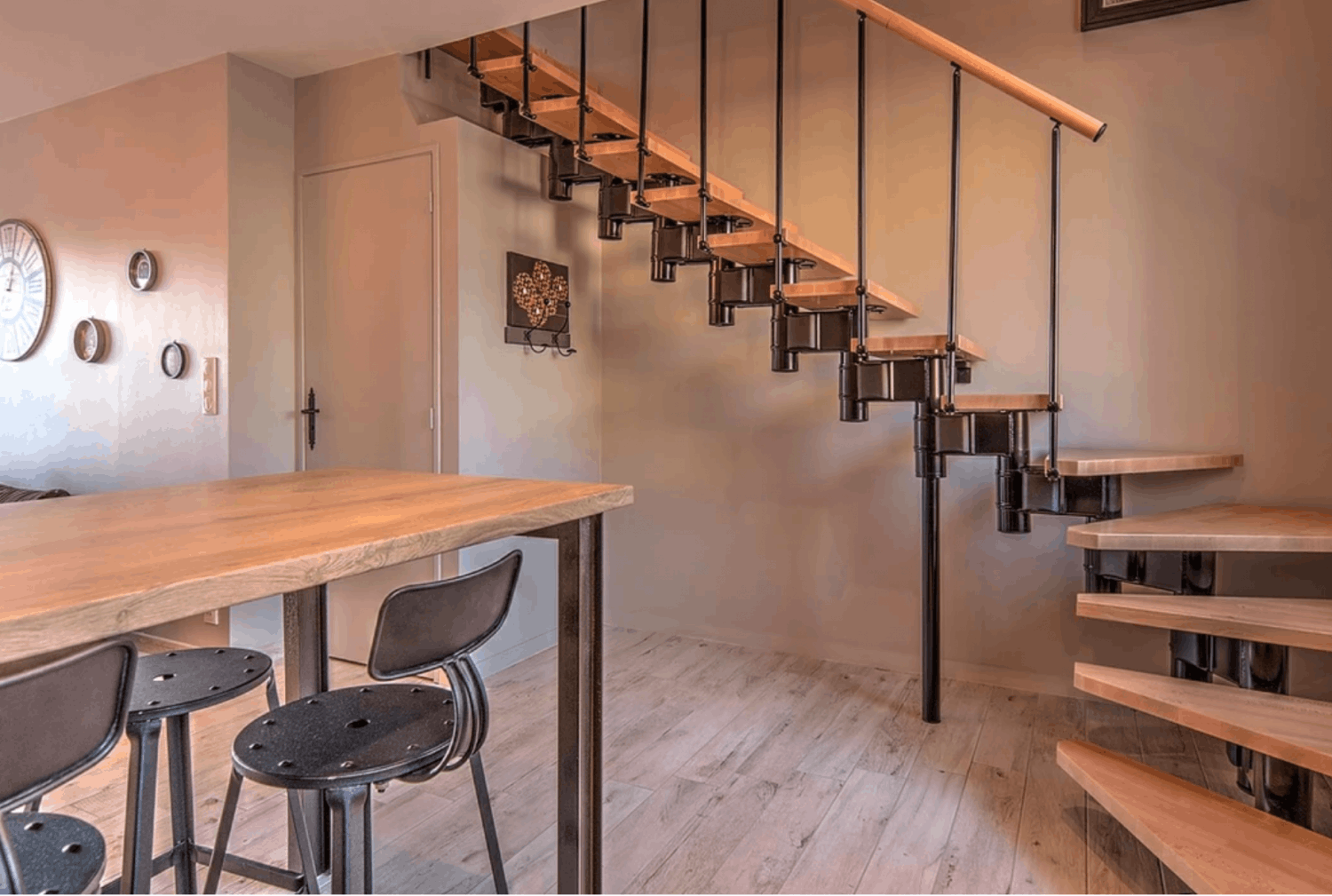 Cannes 2-Bedroom Apartment – 5 Min from Palais, Events up to 15