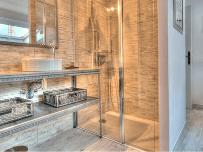 Cannes 2-Bedroom Apartment – 5 Min from Palais, Events up to 15