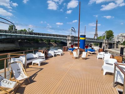 Luxury Yacht Venue in Paris with Eiffel Tower Views