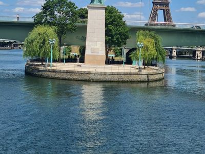 Luxury Yacht Venue in Paris with Eiffel Tower Views
