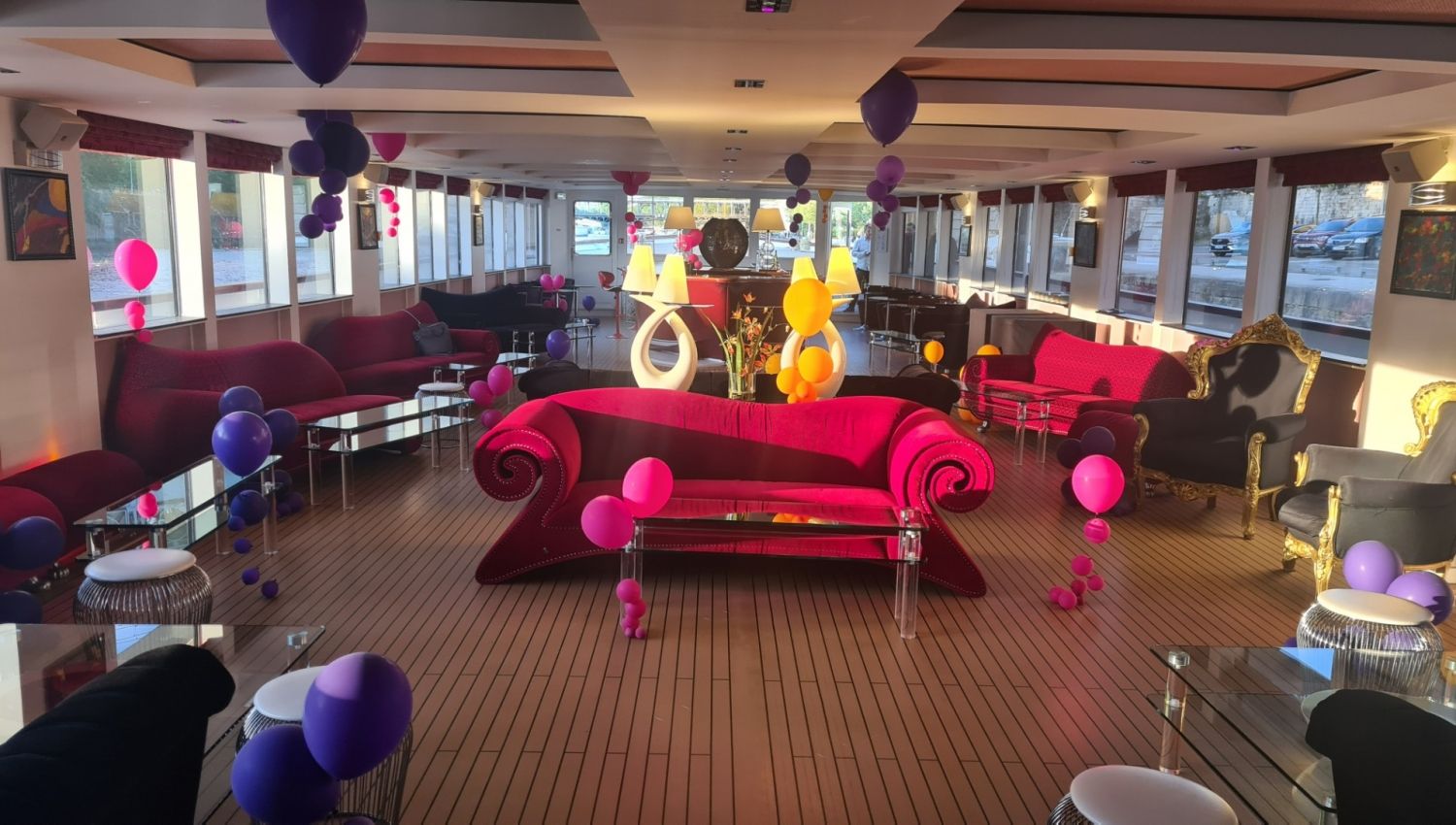 Luxury Yacht Venue in Paris with Eiffel Tower Views