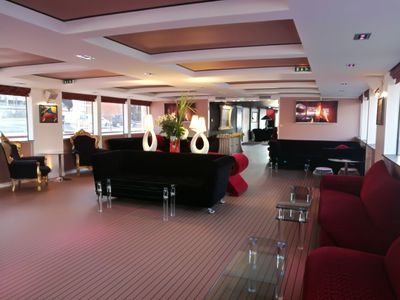 Luxury Yacht Venue in Paris with Eiffel Tower Views