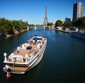 Lieu Événementiel sur Yacht de Luxe à Paris avec Vue sur la Tour Eiffel