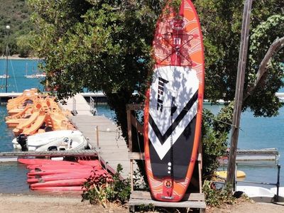 Wide Space for a Chic and Intimate Outdoor Meeting