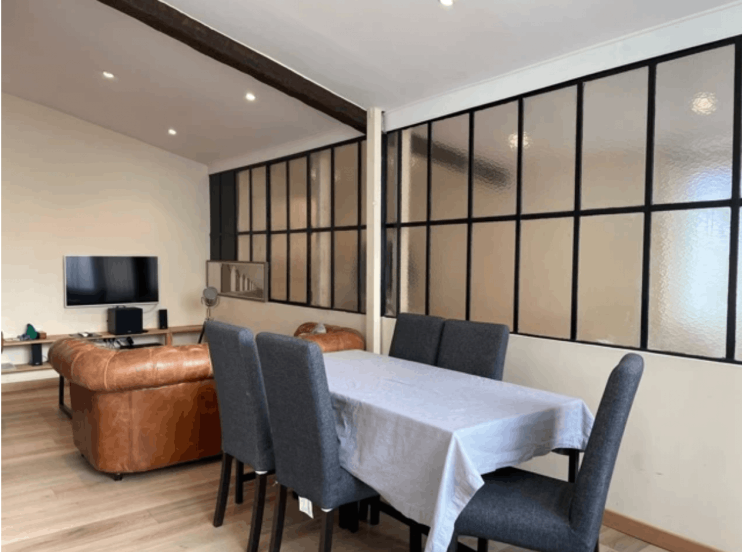 Central Cannes 3-Bedroom Apartment – 5 Min from Palais, Events up to 20

