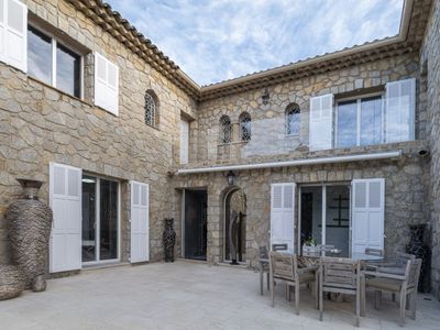 Villa luxueuse et lumineuse en pierres 360 m² 