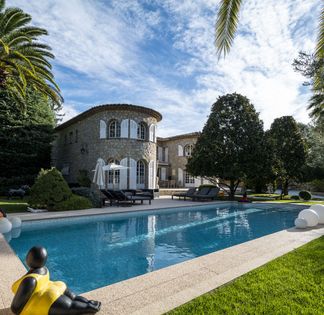 Villa luxueuse et lumineuse en pierres 360 m² 