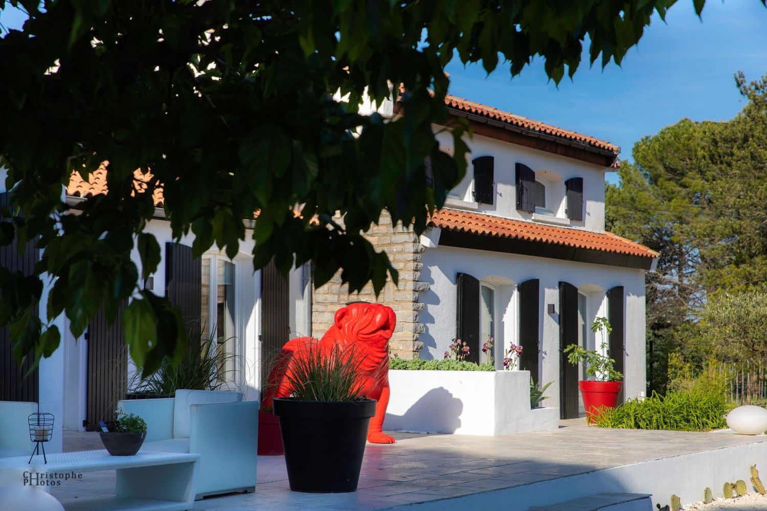 Villa of 350 m² of living space, garden of 4000 m²