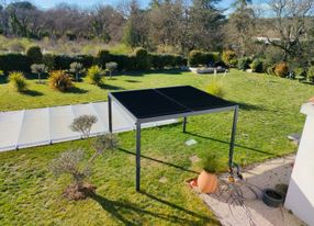 Garden with swimming pool