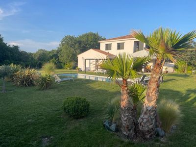 Outdoor Venue with Pool & Countryside Views in Aix-en-Provence