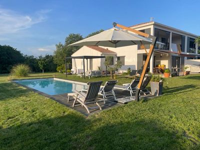Outdoor Venue with Pool & Countryside Views in Aix-en-Provence