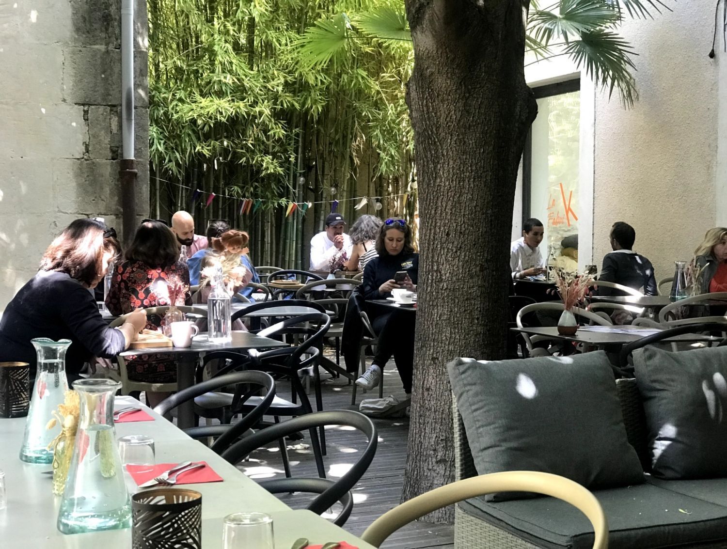 Salle avec terrasse arborée en plein cœur de Nîmes 