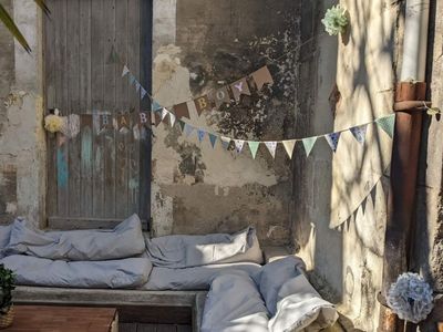 Room with tree-lined terrace in the heart of Nîmes