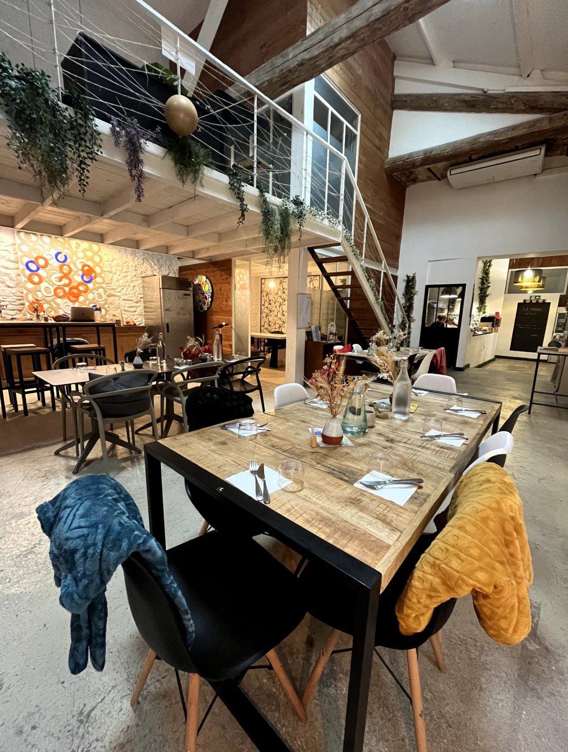 Salle avec terrasse arborée en plein cœur de Nîmes 