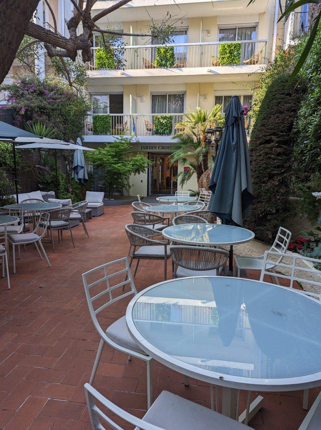 Lush Garden Venue for Events in Cannes
