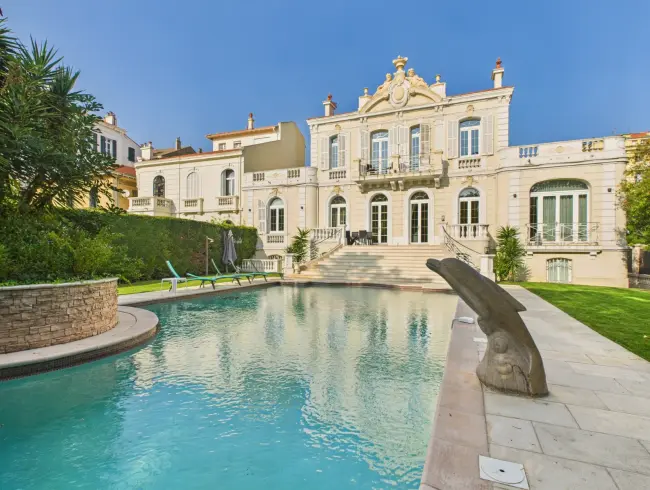Villa Spacieuse à Cannes pour Événements | 1500 m² près de la Croisette