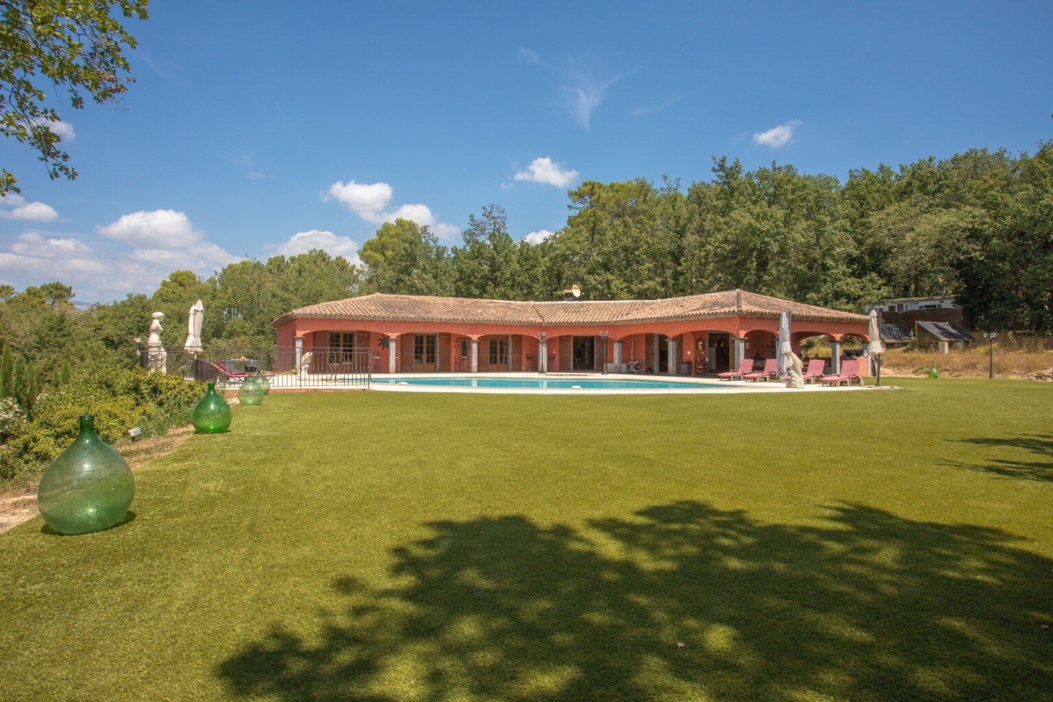 Villa Saint-Paul-en-Forêt: Serene Event Venue in Nature
