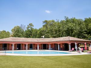 Villa Saint-Paul-en-Forêt : Lieu d'Événements Serein en Pleine Nature
