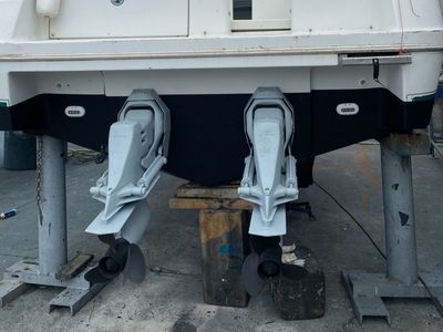 Twin-engine boat Jeanneau Yarding 27 feet, 410 HP inboard