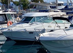 Twin-engine boat Jeanneau Yarding 27 feet, 410 HP inboard