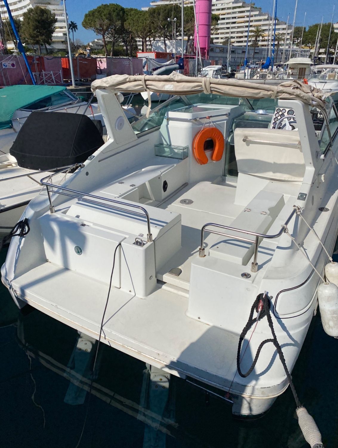 Twin-engine boat Jeanneau Yarding 27 feet, 410 HP inboard