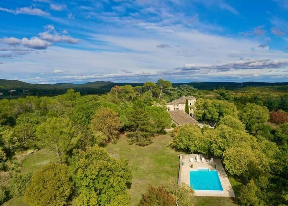 17th century farmhouse with swimming pool