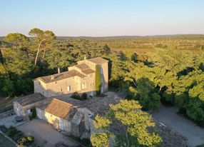 17th century farmhouse with swimming pool