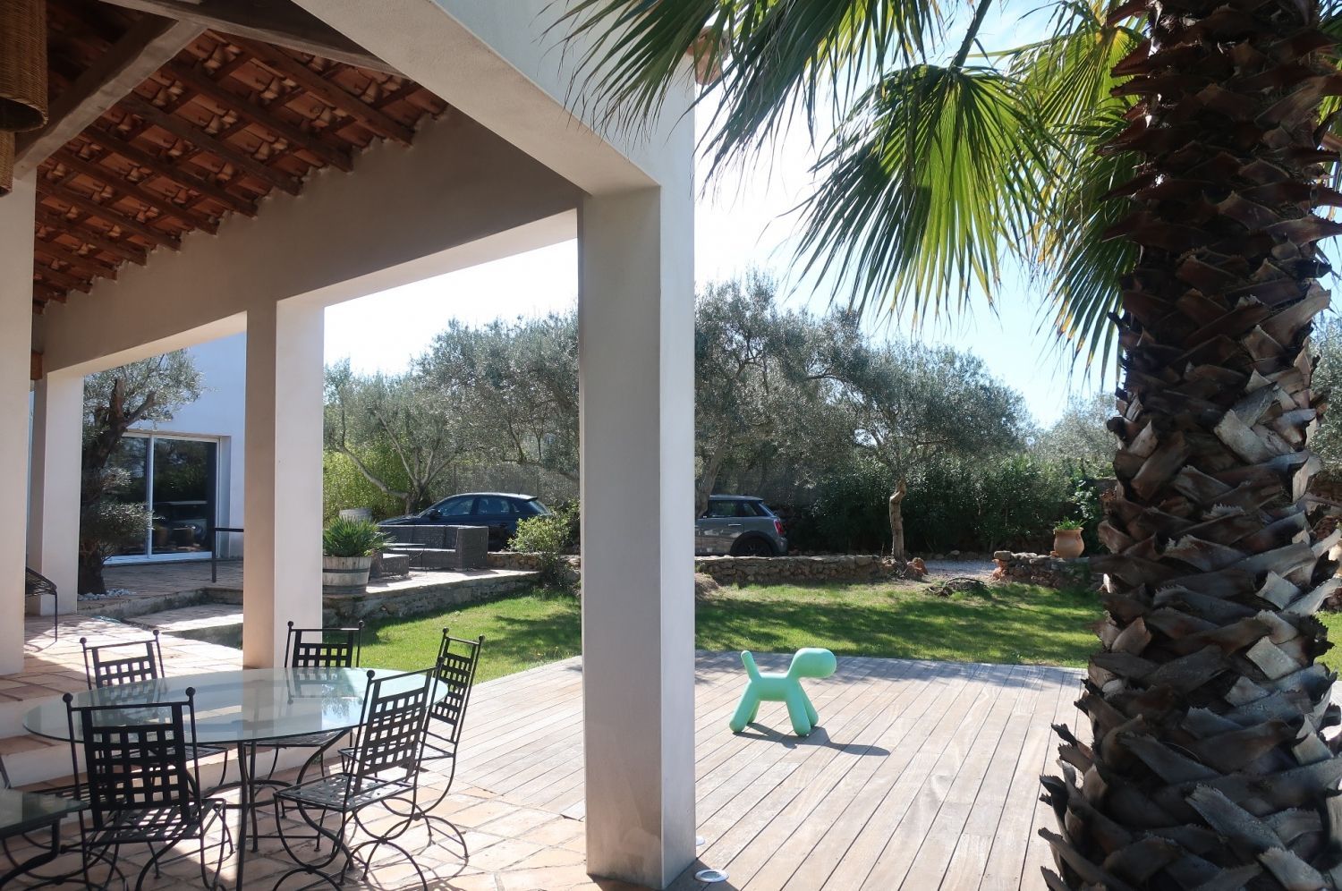150 m² terrace with large swimming pool