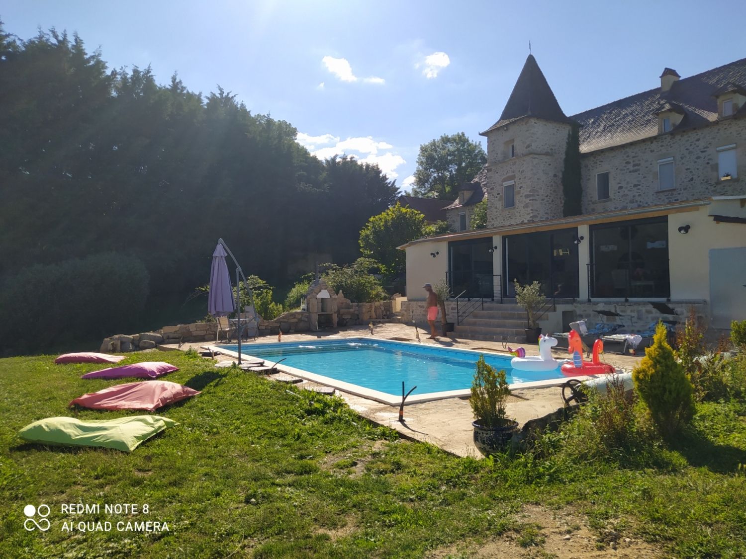 Estate with swimming pool and large park not overlooked