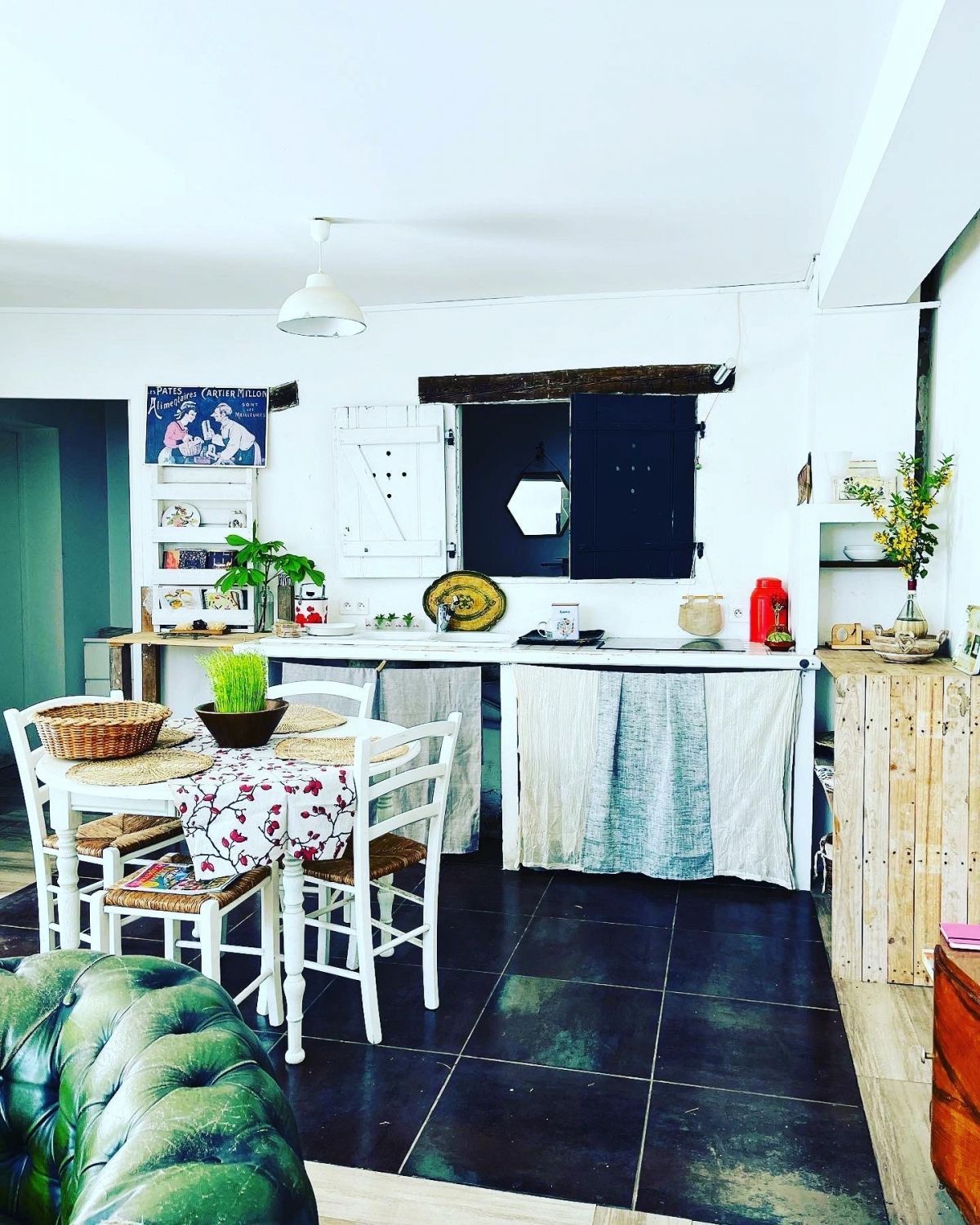 Rez-de-chaussée d'une maison niçoise avec jardin 
