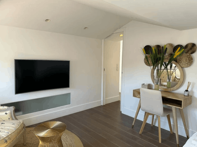 Central Cannes 3-Bedroom Apartment – Modern, Events up to 15

