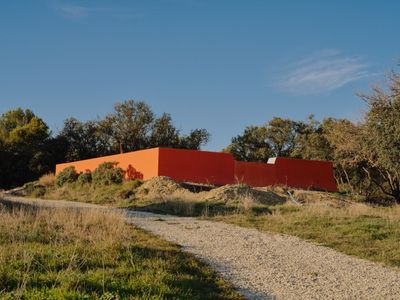 Contemporary wine estate