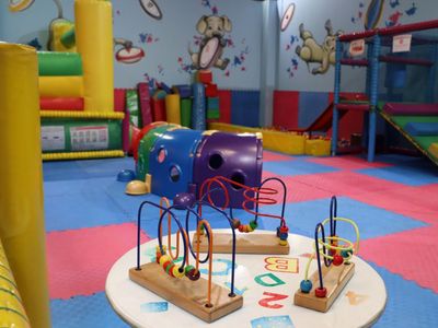 Salle de réception et une aire de jeux