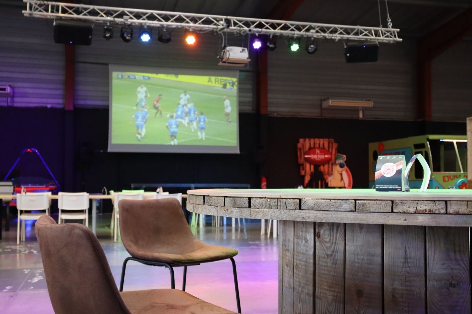 Salle de réception et une aire de jeux