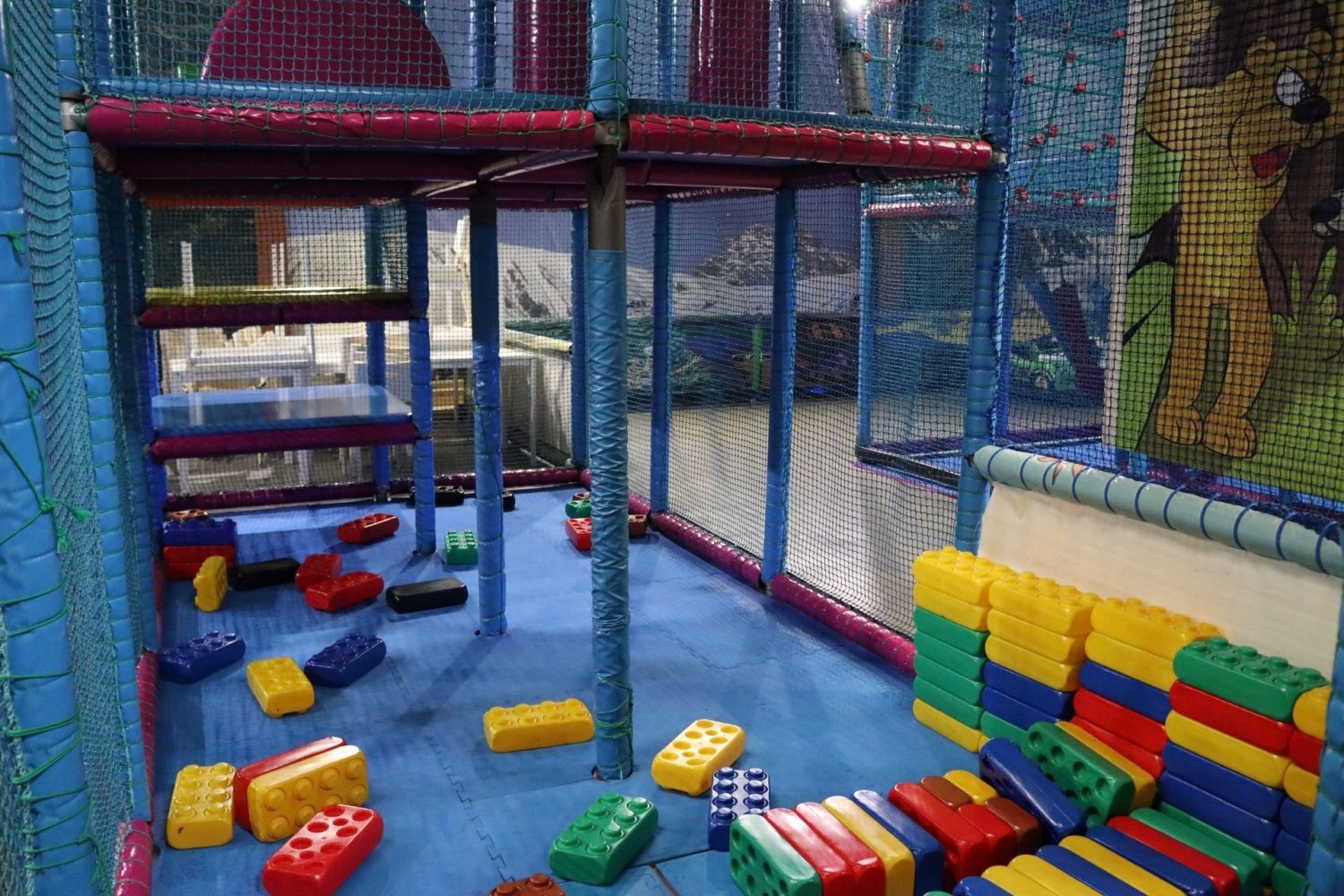 Salle de réception et une aire de jeux