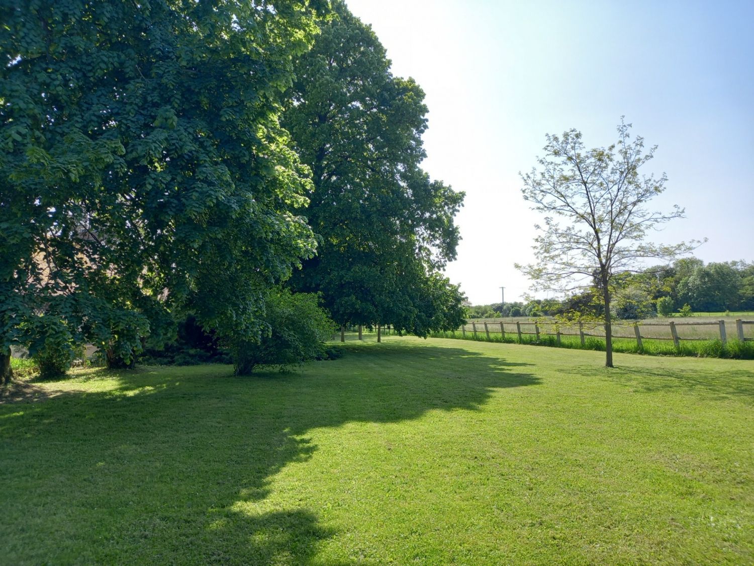 Longère with 10,000 m² of field and orchard