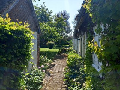 Longère with 10,000 m² of field and orchard