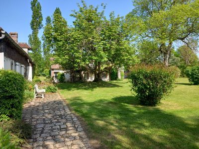 Longère with 10,000 m² of field and orchard