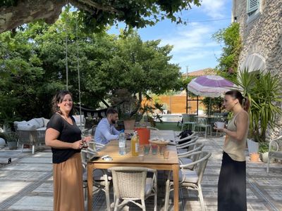 Farmhouse in the countryside with 150 m² terrace and pool view 20 minutes from Aix-en-Provence