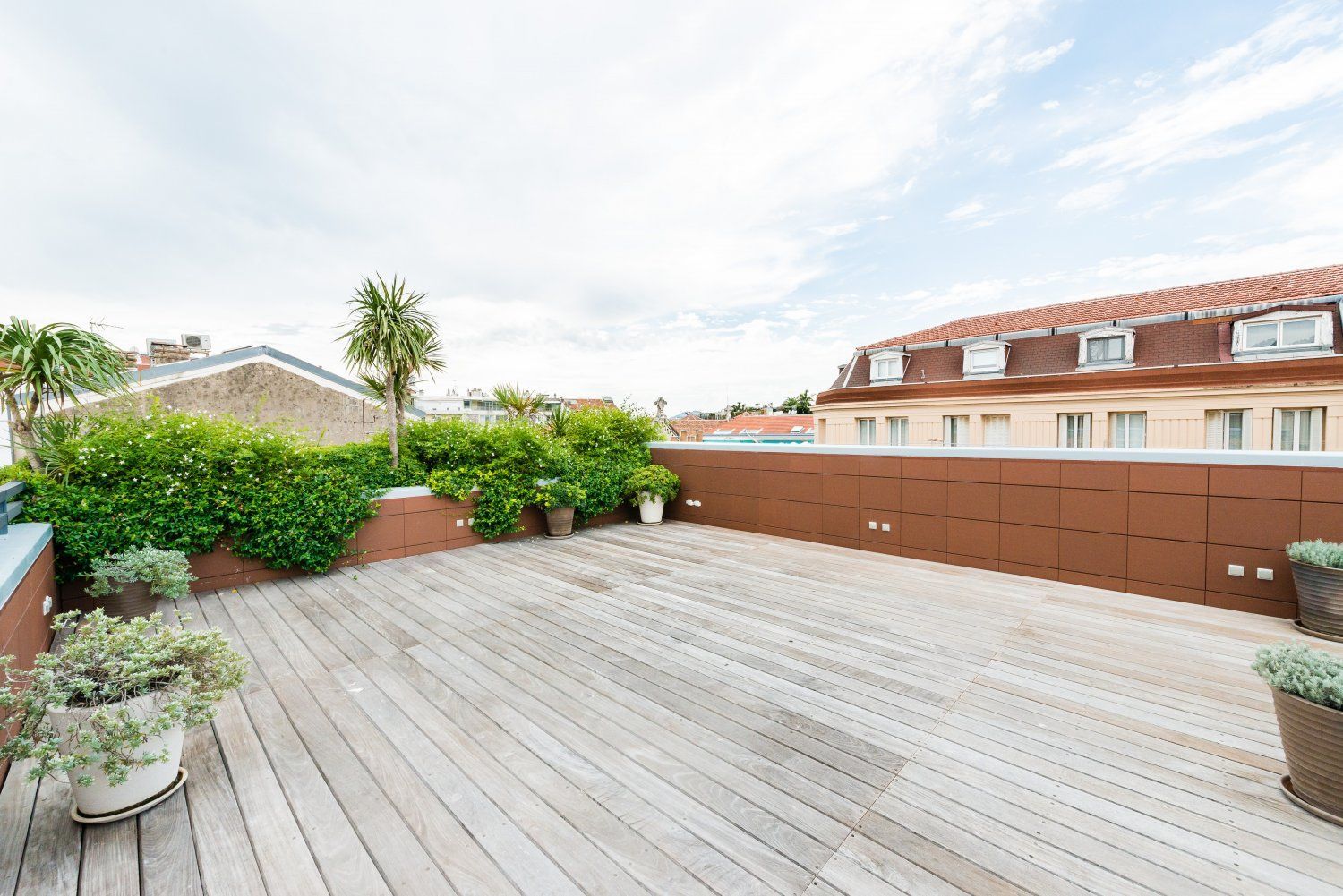 Rooftop & Industrial Venue in Cannes – Ideal for Events Near the Croisette