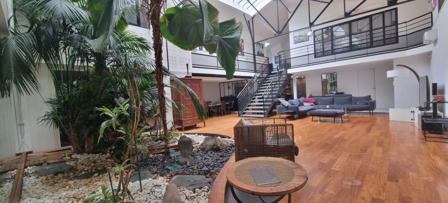 Spacious loft 320 m²