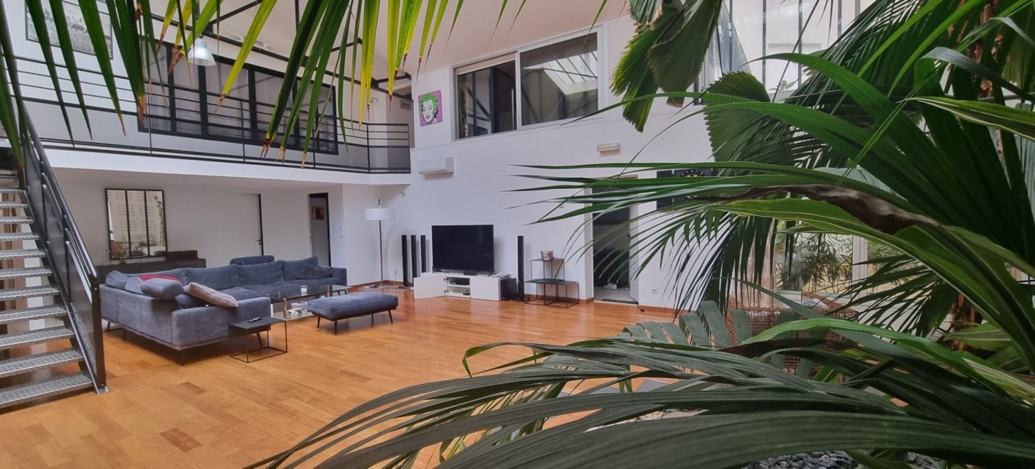 Spacious loft 320 m²