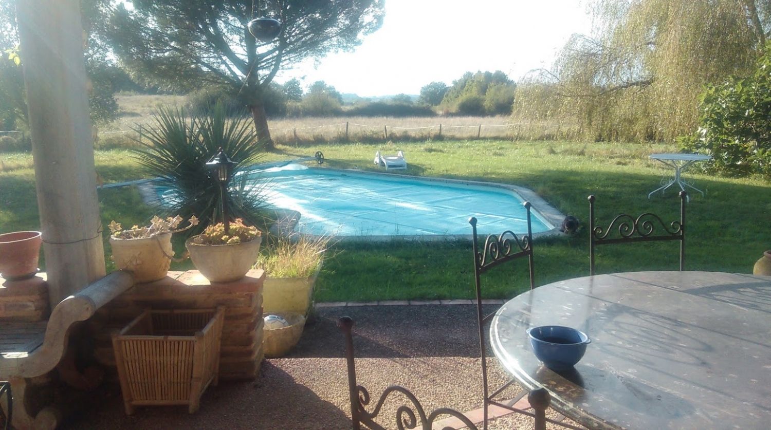 Cadre bucolique avec piscine 
