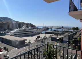 Nice Port Apartment, sea view