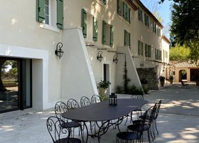 Bastide with swimming pool in lavender